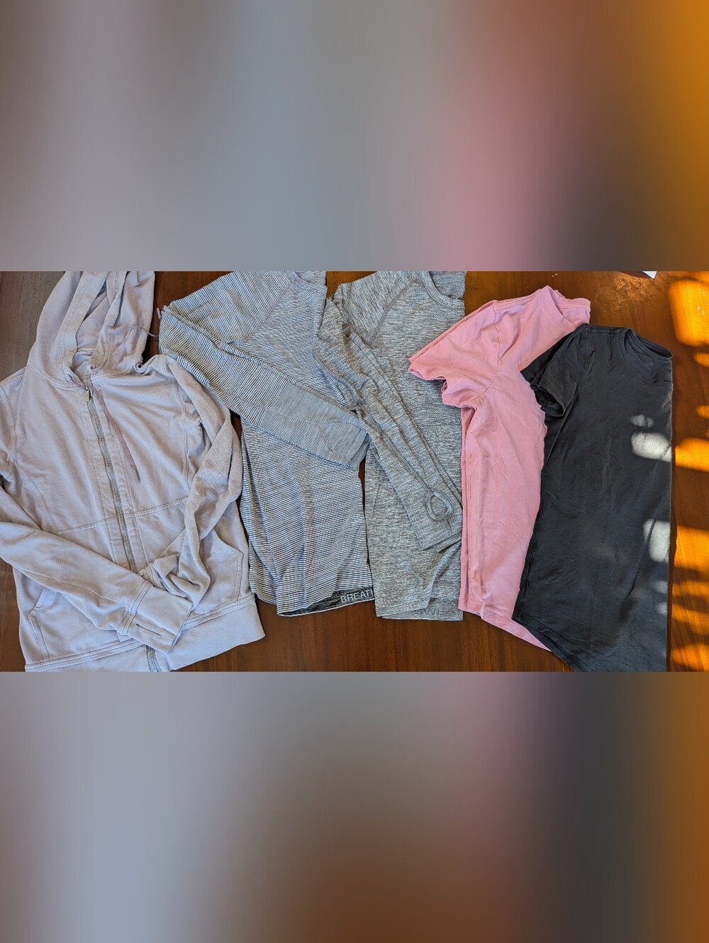lululemon Lot : Hoodie, 2 T-shirts And 2 Long Sleeve